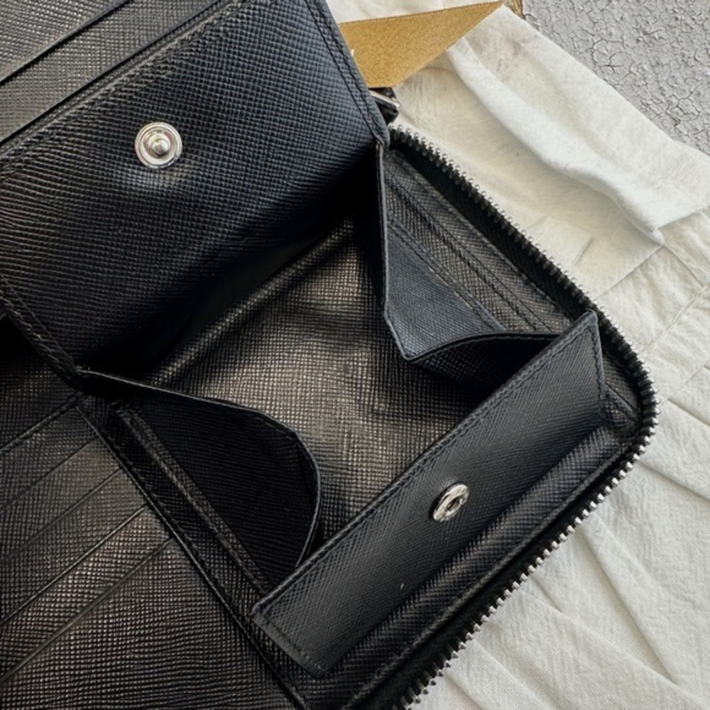 AUTHENTIC Prada wallet. Black. - Picture 5 of 13
